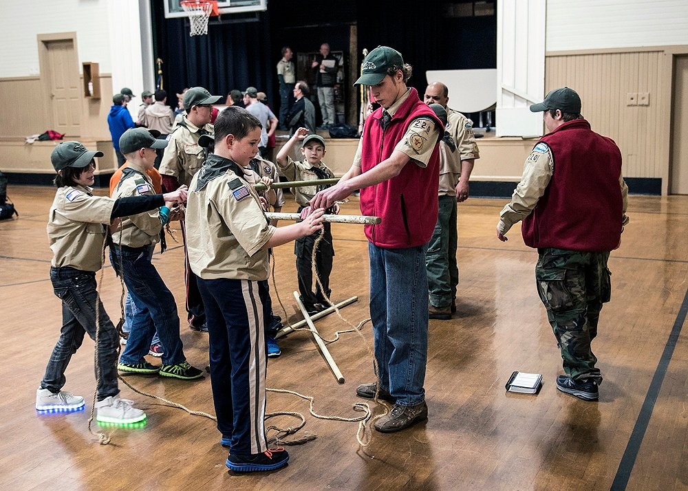 Photo: Ed Johnson, KP News Eagle Scout candidate Robert Quill (the tall one) instructs Timmy Calhoun (the less tall one) and other Scouts from KP Troop 220 in the art of lashing stuff together at the KP Civic Center Jan. 10. NIKON D750, 31mm, f/2.8, ISO 1600