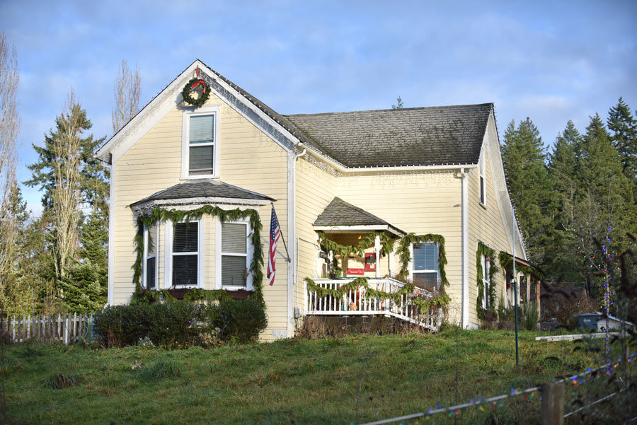 Vintage Lakebay home decked out for the holidays. Photo: David Zeigler, KP News