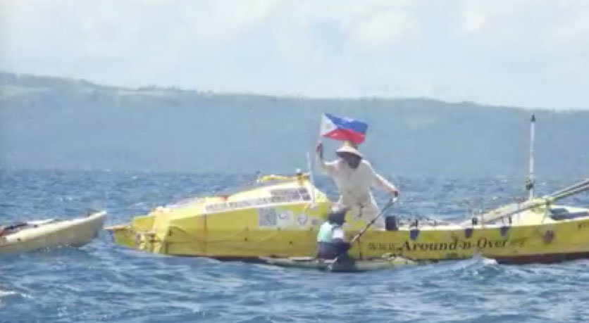 Erden Eruç hoists the Philippine pennant on arrival, delivered by the local kayak club